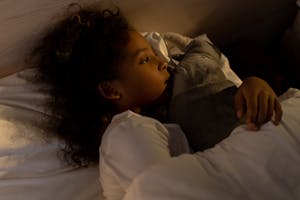 criança que não consegue dormir