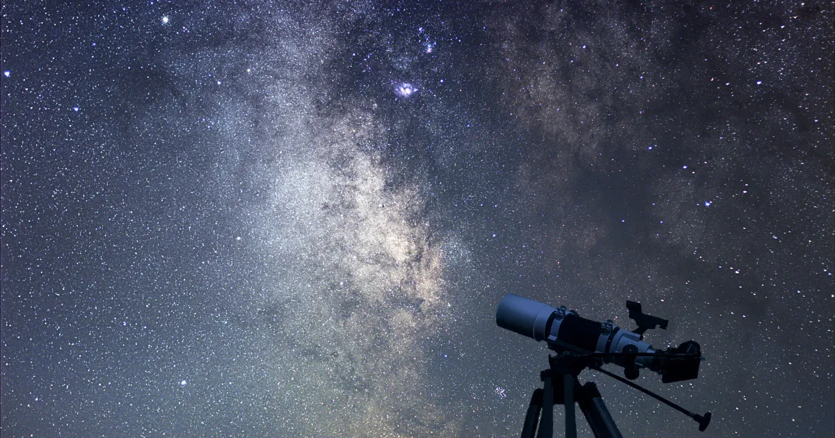 Céu estrelado observado com telescópio, tema de astronomia para crianças